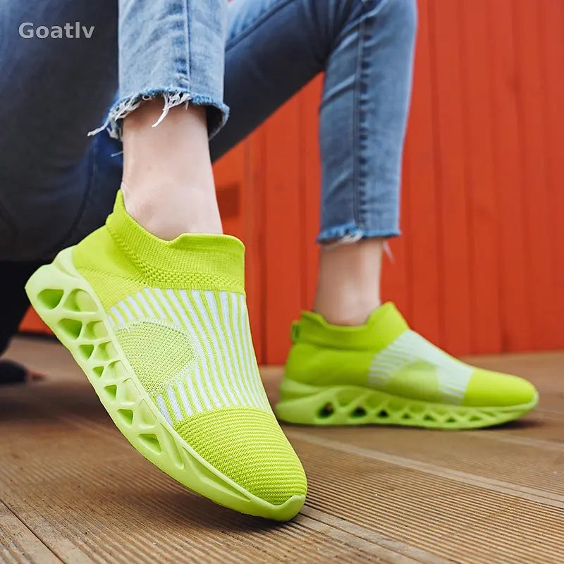 Strato Swift T4 Sneakers