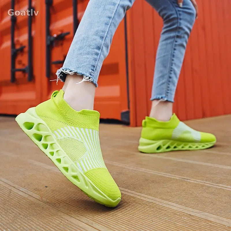 Strato Swift T4 Sneakers