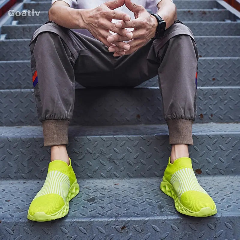 Strato Swift T4 Sneakers
