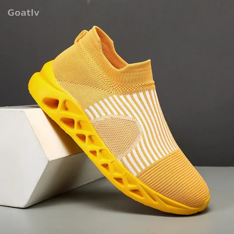 Strato Swift T4 Sneakers