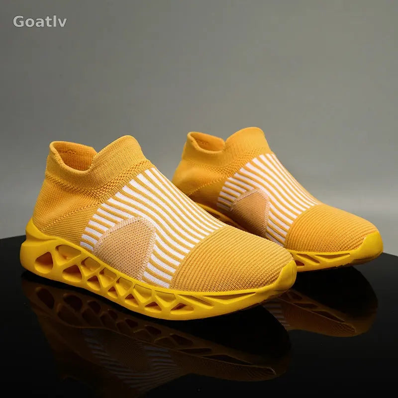 Strato Swift T4 Sneakers