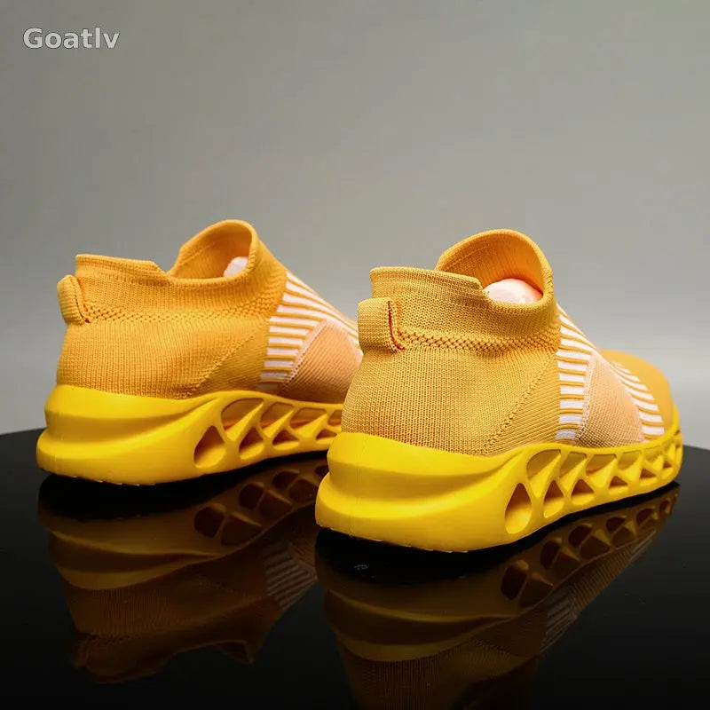 Strato Swift T4 Sneakers