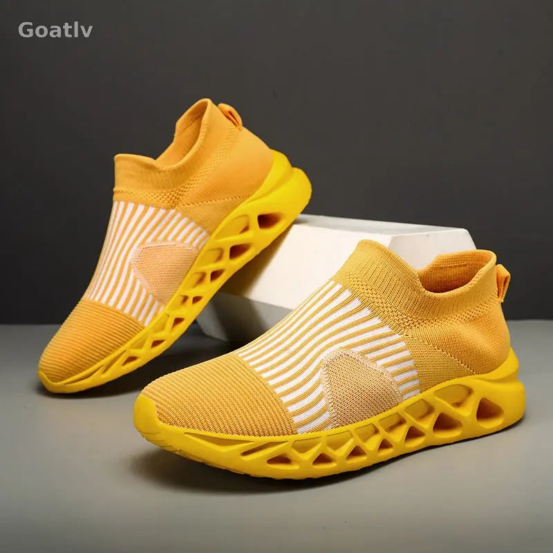 Strato Swift T4 Sneakers