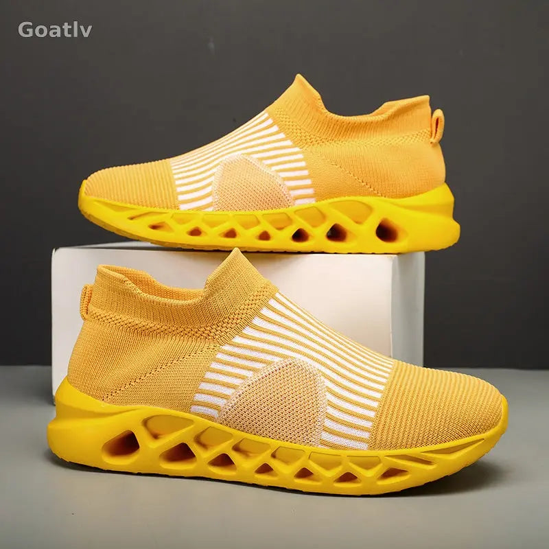 Strato Swift T4 Sneakers