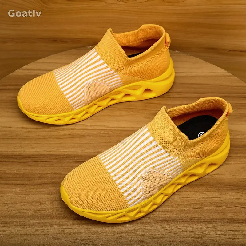 Strato Swift T4 Sneakers