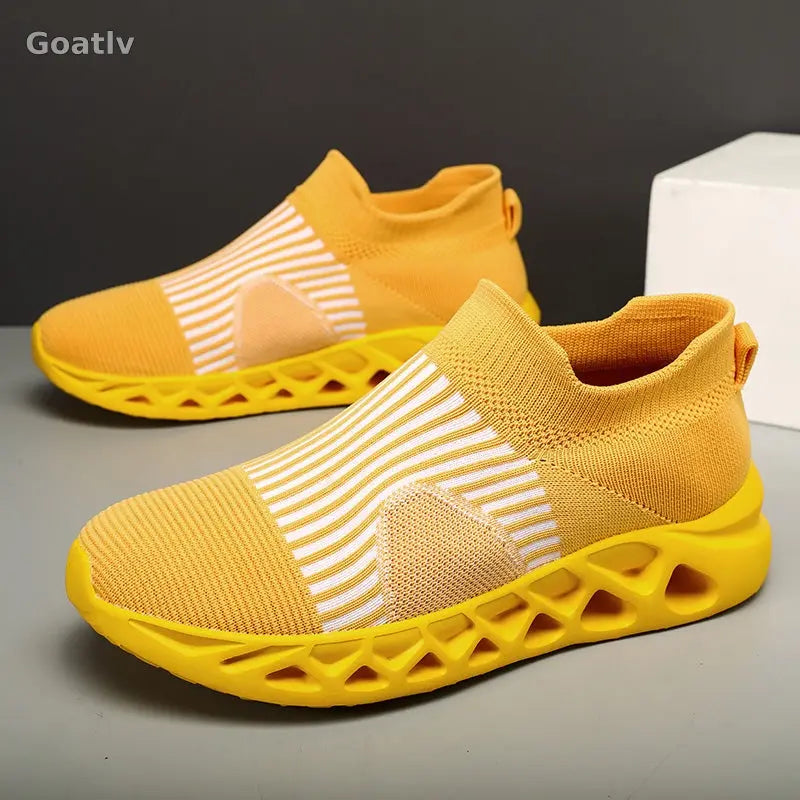 Strato Swift T4 Sneakers