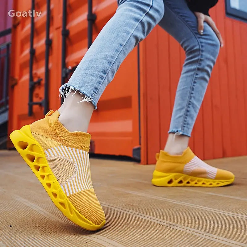 Strato Swift T4 Sneakers