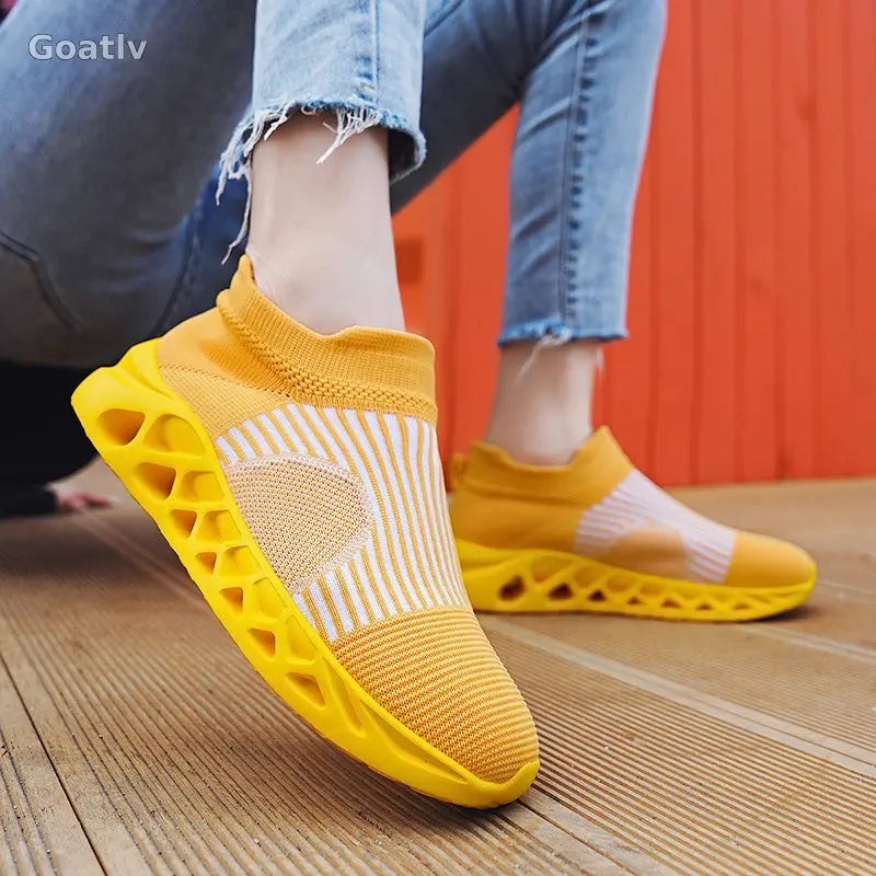 Strato Swift T4 Sneakers