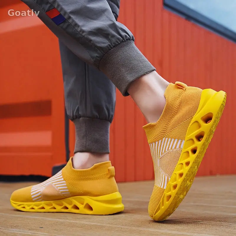 Strato Swift T4 Sneakers