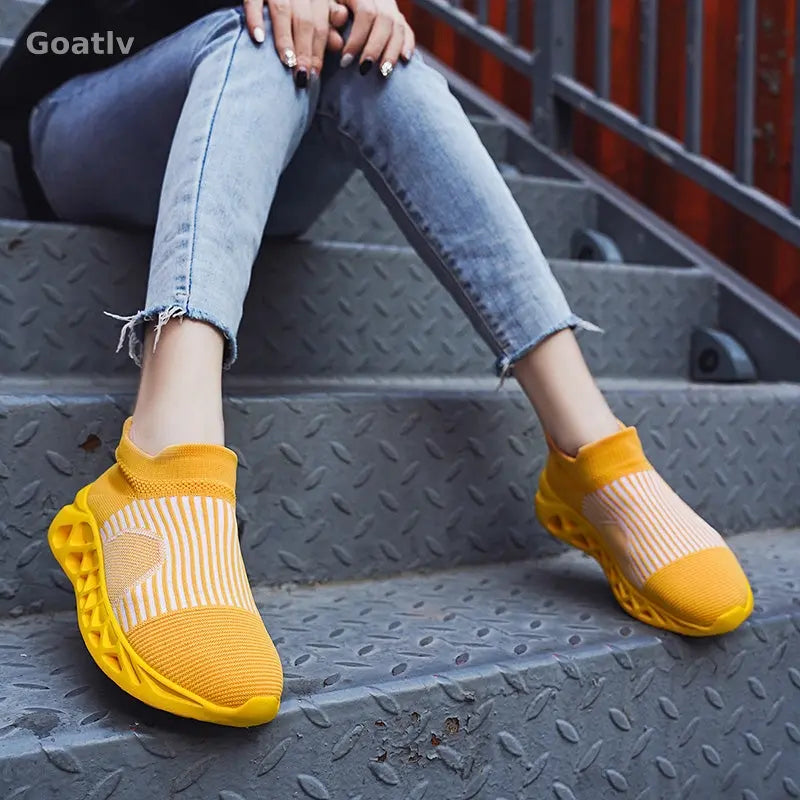 Strato Swift T4 Sneakers