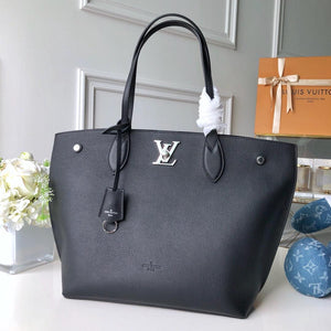 LV Taurillon Monogram M55028 luxurysteps