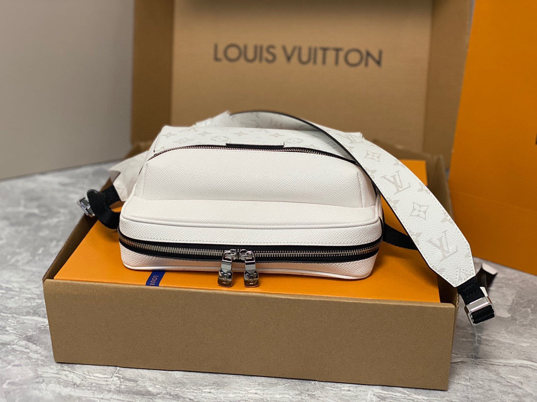 LV Taigarama Outdoor M30233 LUXURYSTEPSCO