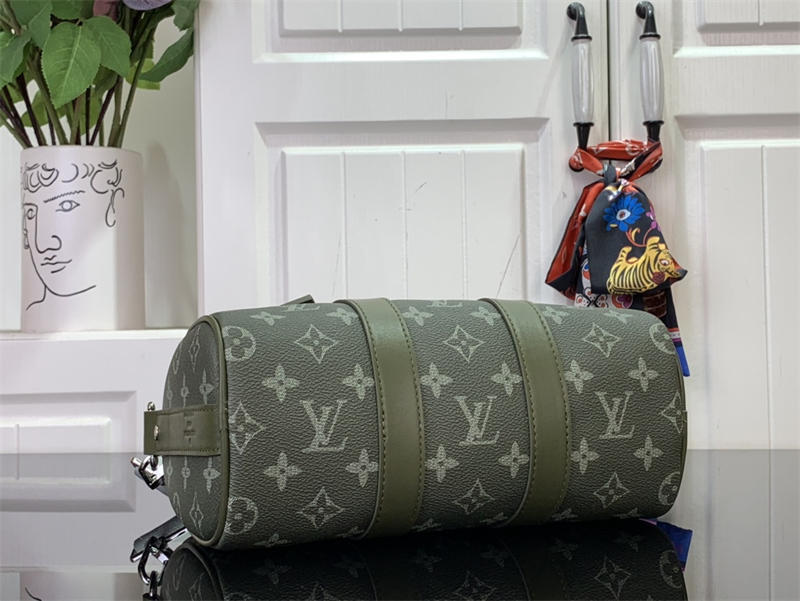 LV Onthego Monogram M11595