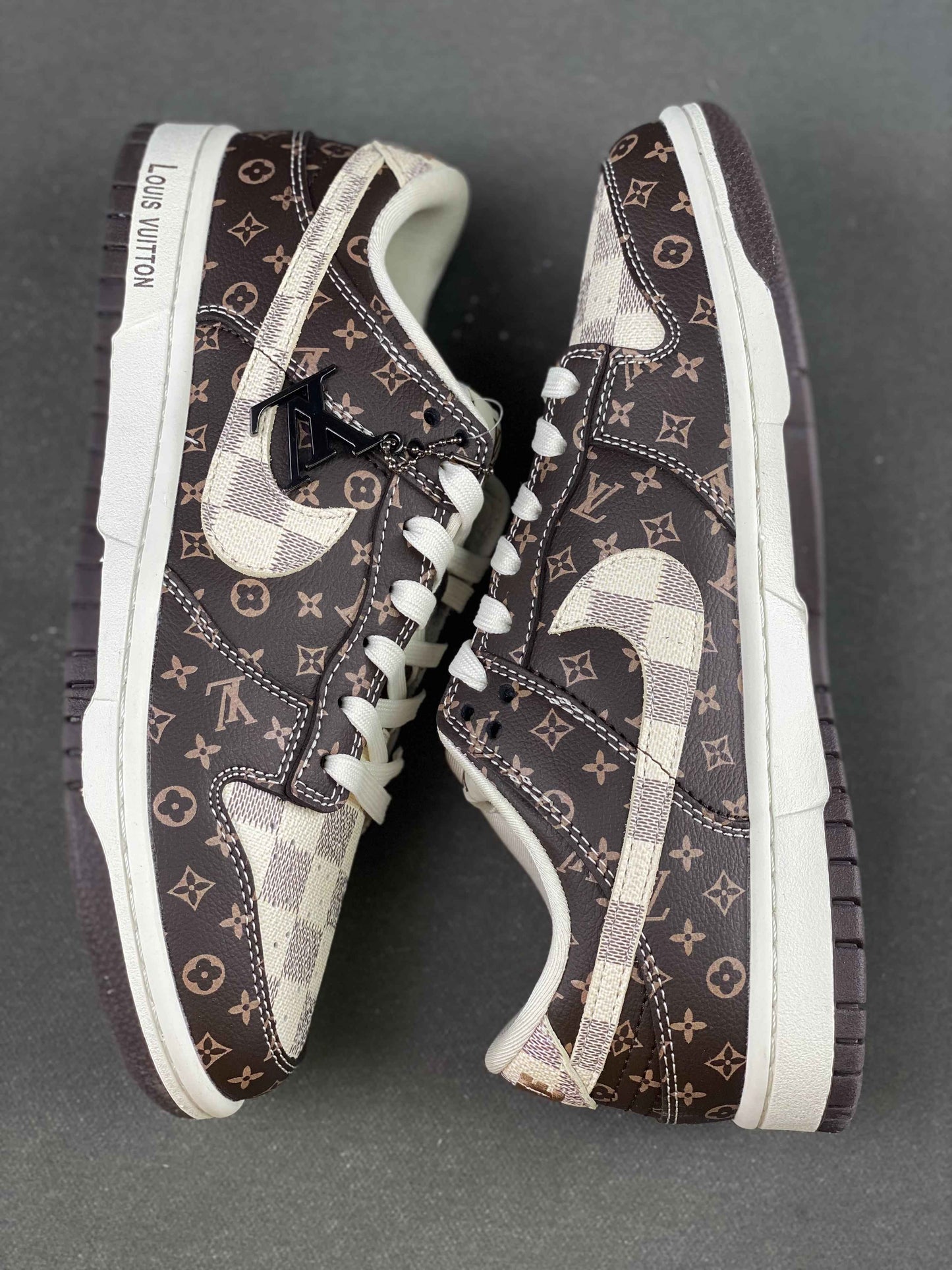 Custom Air Jordan 1 x LV SJ2068-255