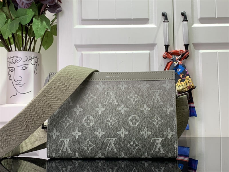 LV OnTheGo Monogram M81124