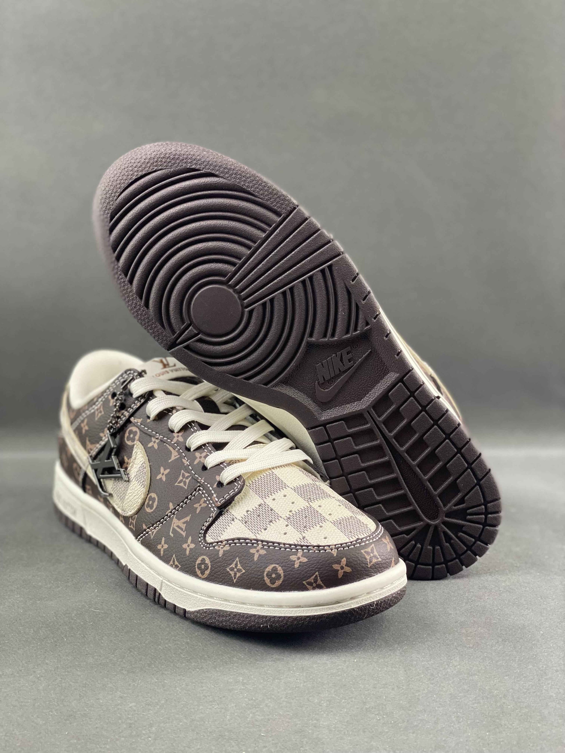 Custom Air Jordan 1 x LV SJ2068-255
